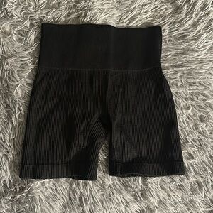 Black ribbed shorts